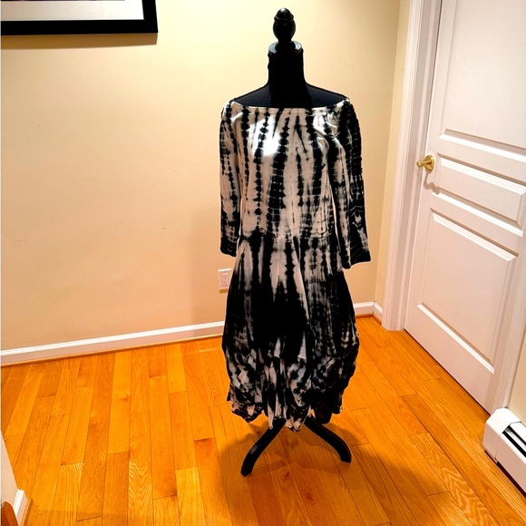 Talk of the Walk Dresses & Skirts - Talk of the Walk Black and White Long Sleeve Bubble Tie Up Cocktail Dress NWOT